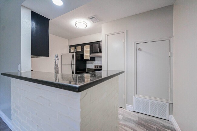 Building Photo - 845 Wax Myrtle Ln