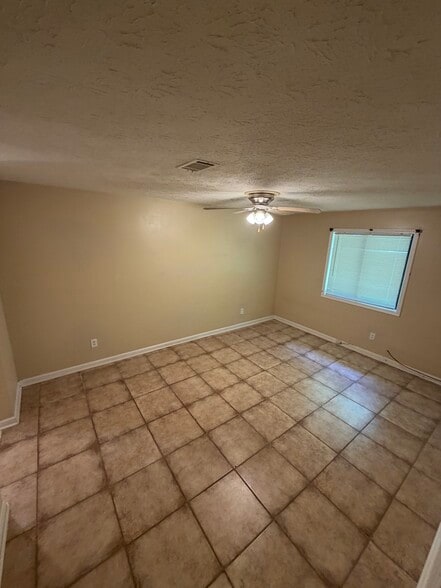 Building Photo - 324 Lexington Dr