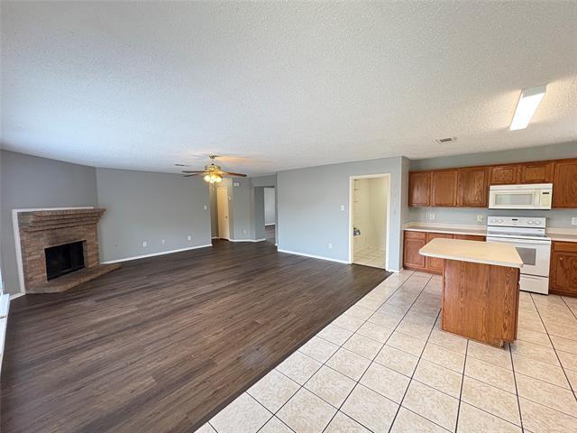 Building Photo - 8413 Sailors St