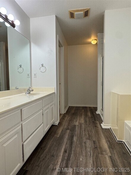 Building Photo - 13639 S Nyssa Ct