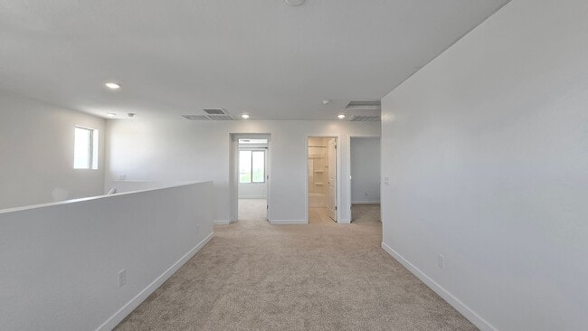 Building Photo - Community pool! Excellent Goodyear location!
