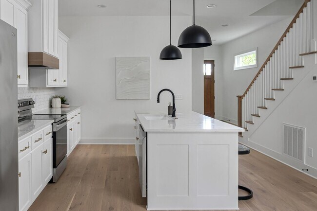 Building Photo - 212 Jennings Ave