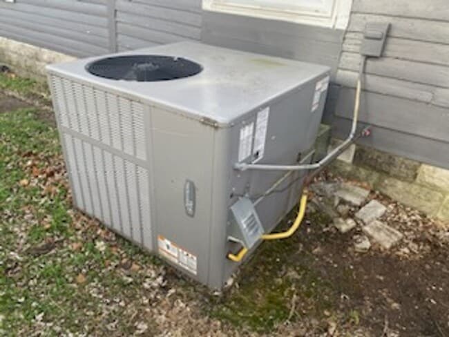 Building Photo - COMING SOON: CUTE 2 BEDROOM / 1 BATHROOM HOUSE IN WEBB CITY MO!!!