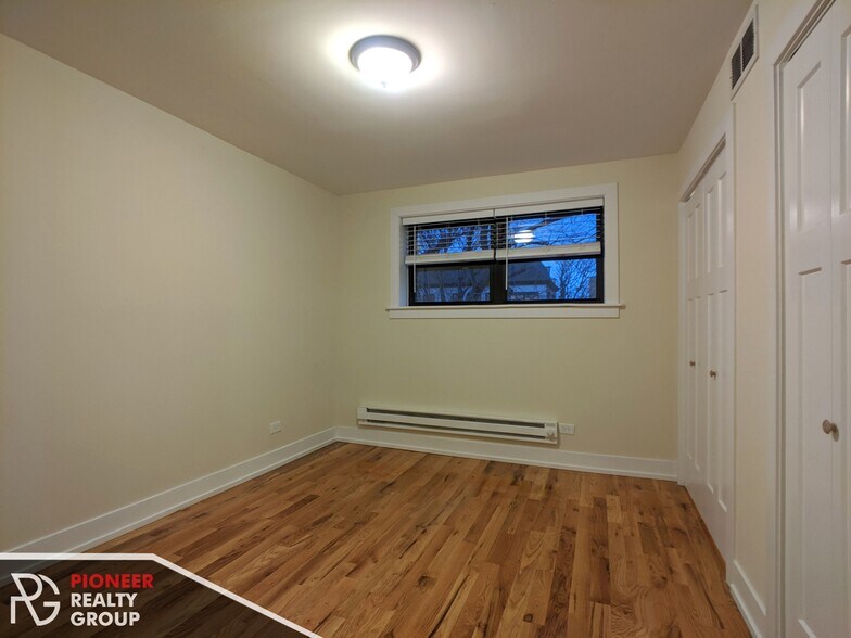 Building Photo - 557 W Arlington Pl