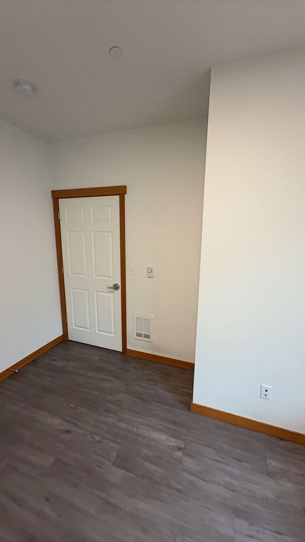 Building Photo - 1200/1210 Billy Frank Jr St - 1210 #103 Room 2 (Rooming Unit)