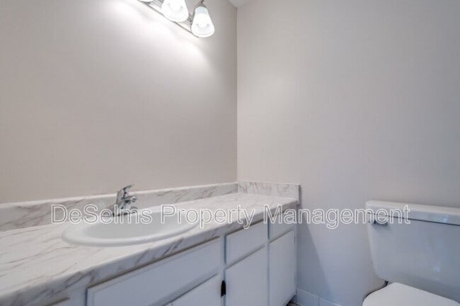 Building Photo - 302 Ash Forge Dr