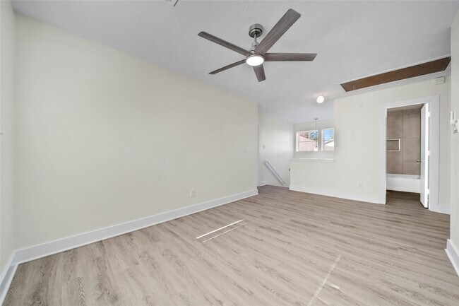 Building Photo - 5303 Bay Pines Dr