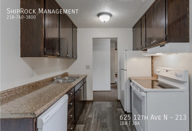 Building Photo - 625 12th Ave N