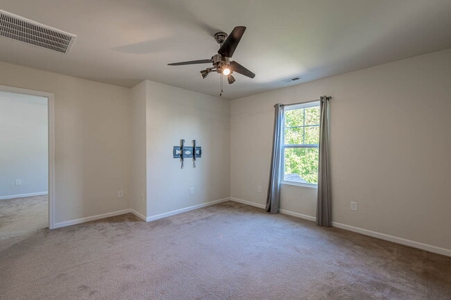 Building Photo - Available on July 10! Experience modern comfort in this spacious 4+ bedroom home