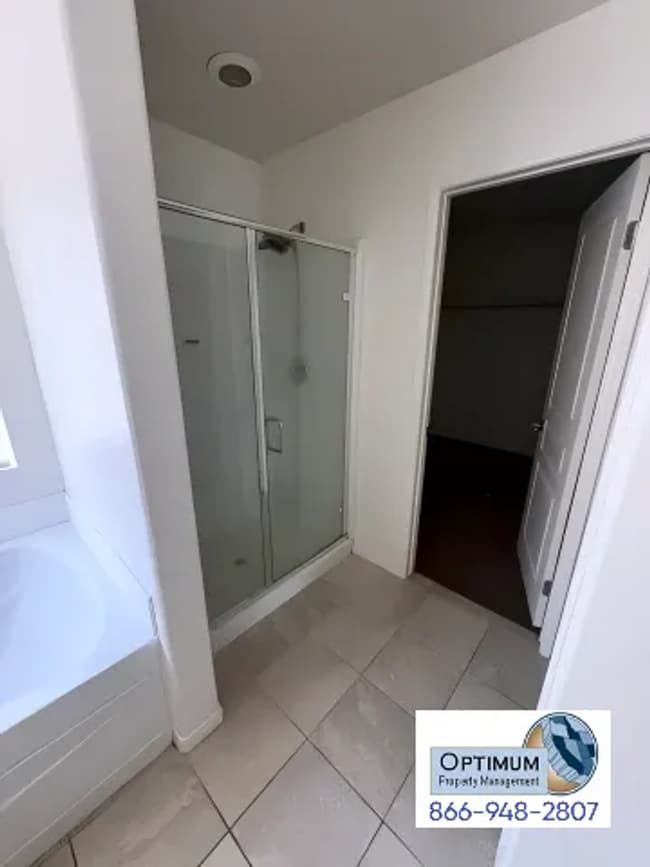 Building Photo - Beautiful 4-bedroom, 3-bathroom two-story home located in a desirable HOA community