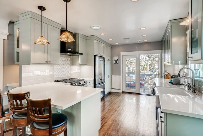 Building Photo - Quaint Remodeled 2 Bedroom Home in South Park