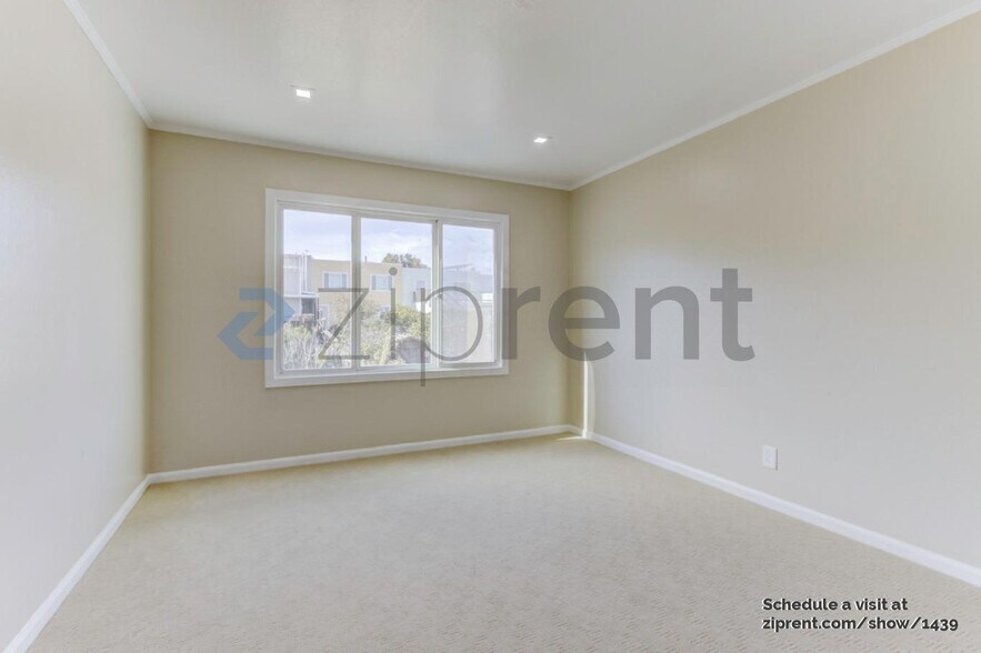 Building Photo - 46 Calgary St