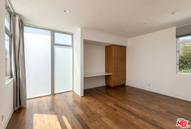 Building Photo - 4035 Van Buren Pl