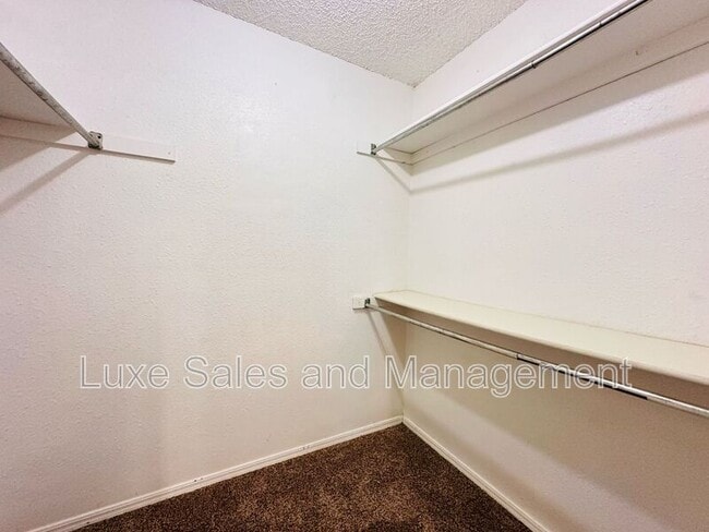 Building Photo - 7208 Kings Manor Ct