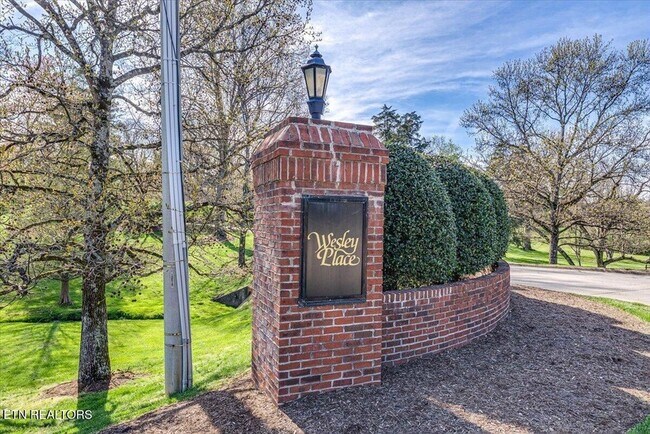 Building Photo - 8930 Wesley Pl