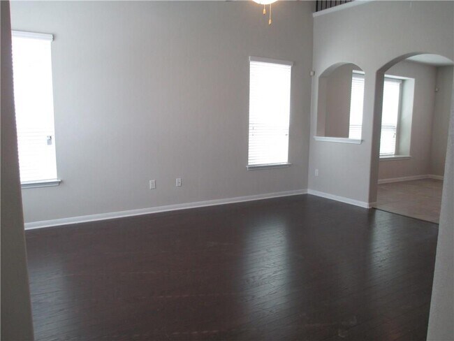Building Photo - 1704 Willow Vista