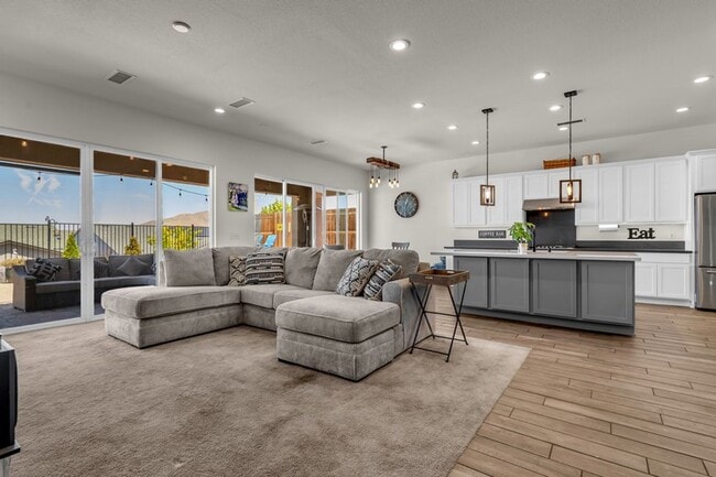 Building Photo - Beautiful Three Bedroom with Mountain V...