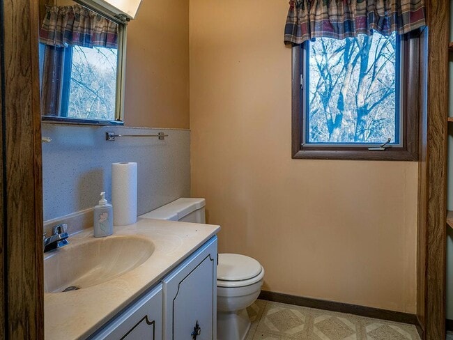 Building Photo - 5651 Aetna Ave SE