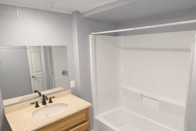 Building Photo - 217 Seward Ave NW