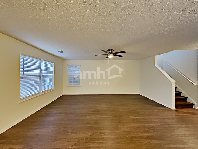 Building Photo - 402 Harvest Pl