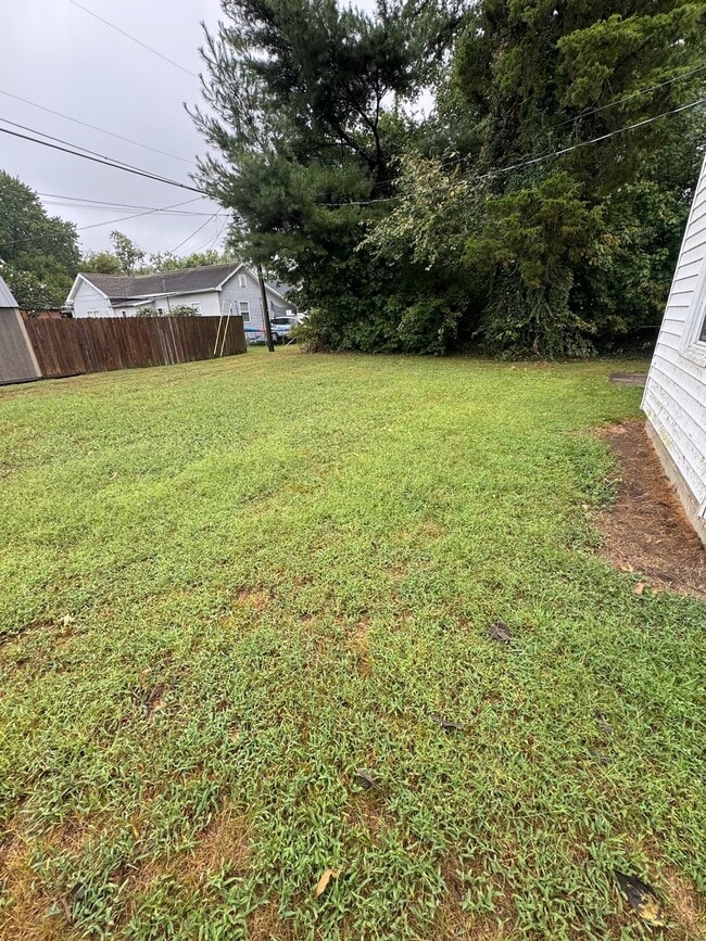 Building Photo - 1108 Buntin St