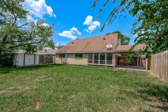Building Photo - 5023 Whispering Falls Dr