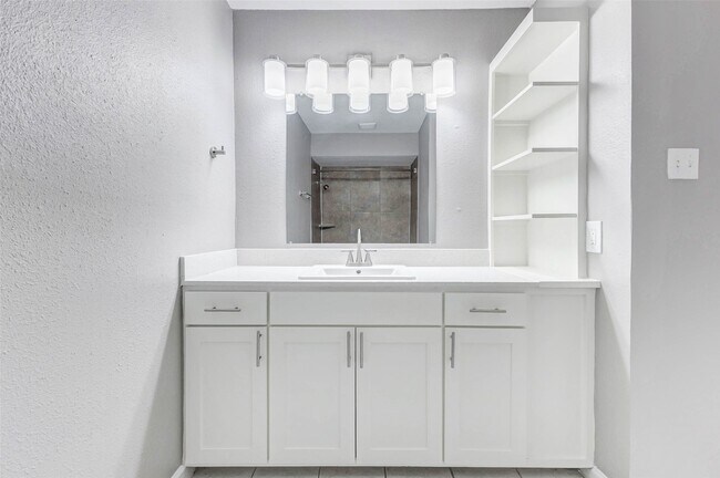 Building Photo - 12611 Ashford Meadow Dr