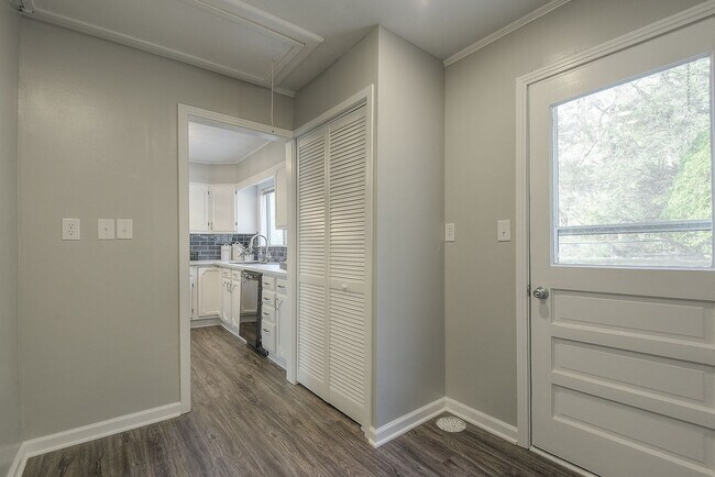 Building Photo - 2324 W 79th Terrace