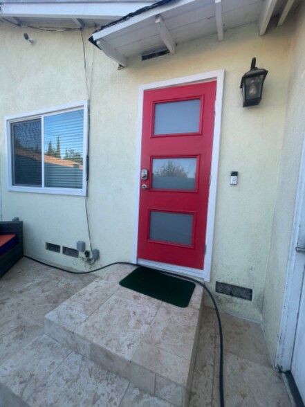 Building Photo - 1521 W Cerritos Ave