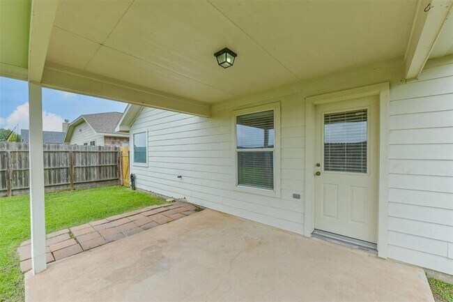 Building Photo - 9911 Driftwood Park Dr