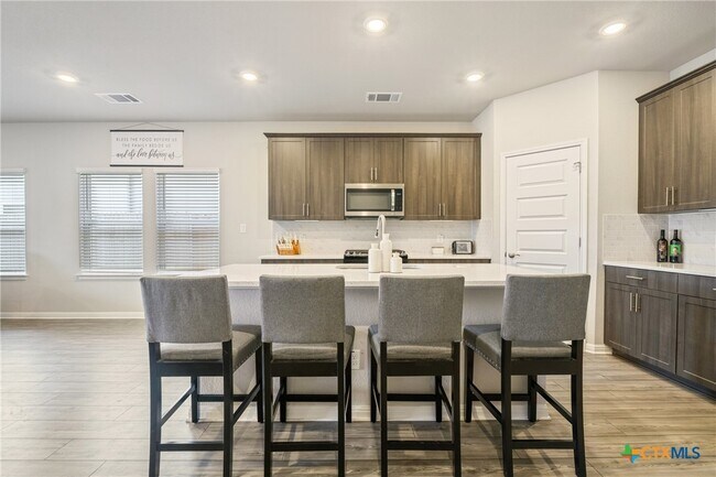 Building Photo - 10310 Mager Ln