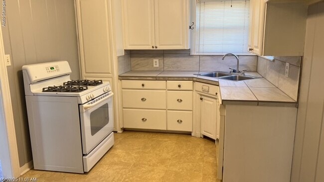 Building Photo - 4600 Calmont Ave