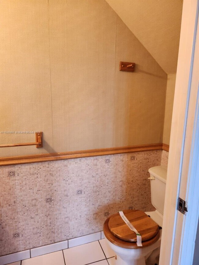 Building Photo - 820 NE 212th Terrace