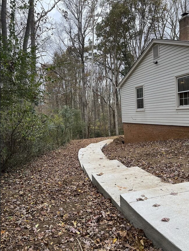 Building Photo - 10112 Tamarack Dr