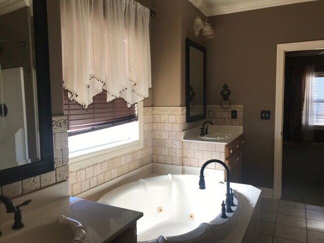 Building Photo - 113 Commonwealth Ct