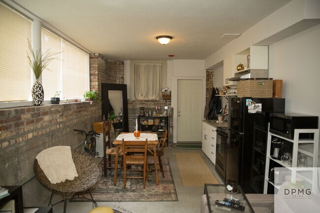 Building Photo - 108 S Hosmer St