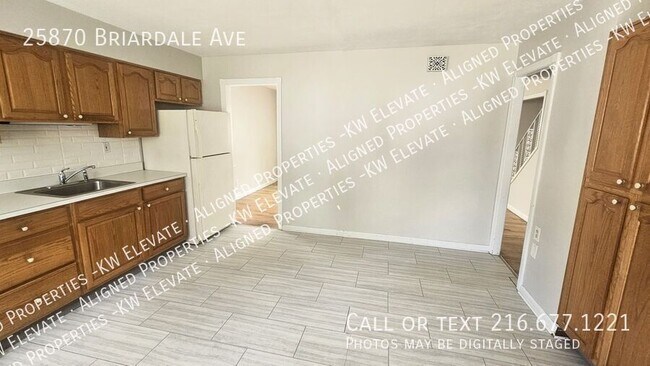 Building Photo - 25870 Briardale Ave