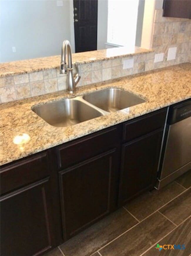 Building Photo - 562 Creekside Frst