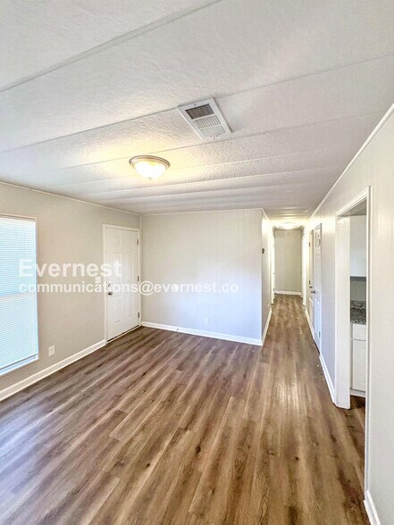 Building Photo - 525 Landers St