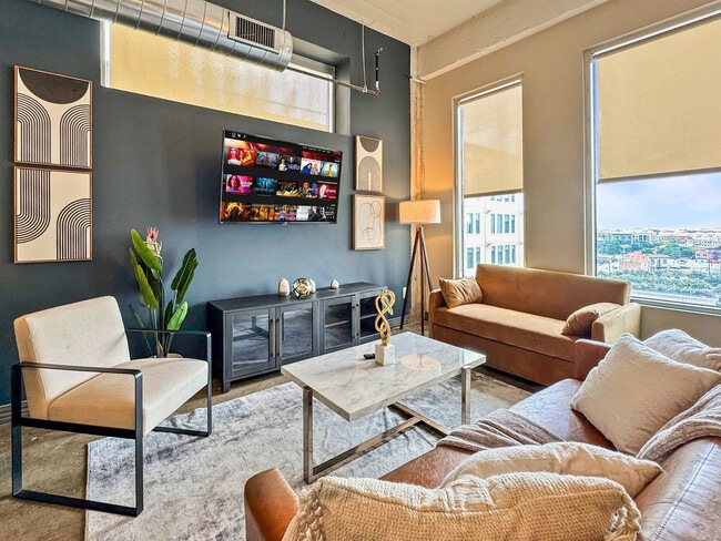 Building Photo - 500 S Ervay St