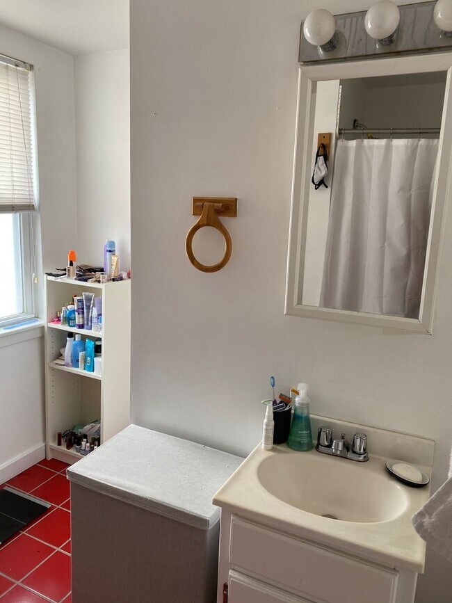 Building Photo - 931 S 10th St