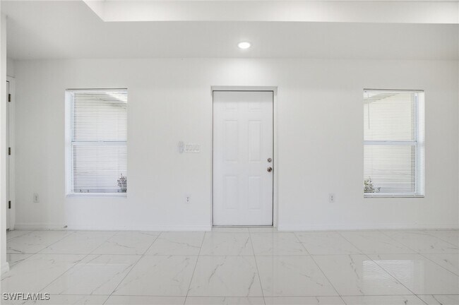 Building Photo - 418 Pinehurst Ave