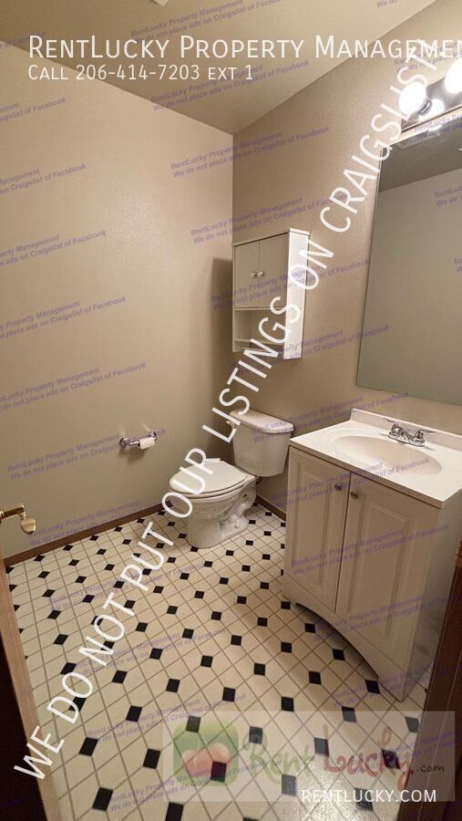 Building Photo - 9441 Country Hollow Dr E