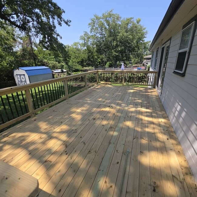 Building Photo - Spacious 3 bedrooms and 2 baths ranch home located on SE Browning St in Lee's Summit, MO