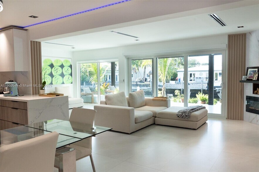 Building Photo - 2537 SE 10th Ct