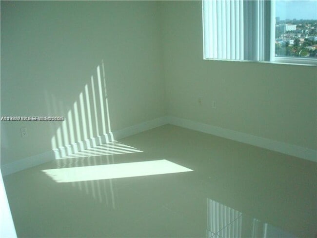 Building Photo - 1871 NW S River Dr