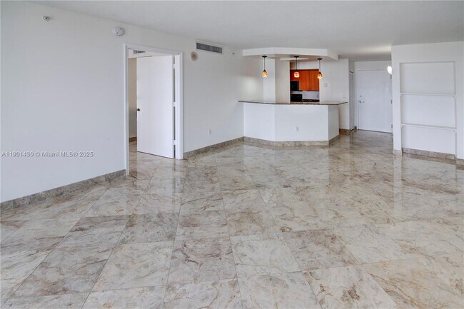 Building Photo - 6917 Collins Ave