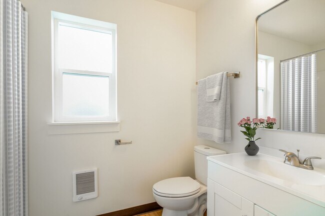 Building Photo - Stunning New Construction 1 Bedroom Cottages