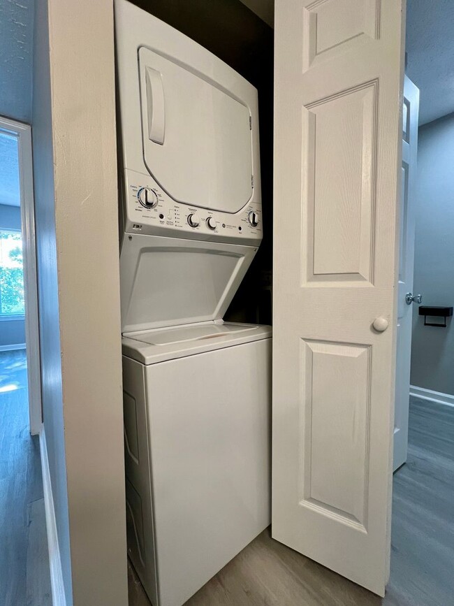 Building Photo - Well Appointed 1bdr 1bth Condo Apartment i...