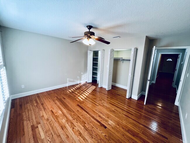 Building Photo - 273 Hollywood Forest Dr